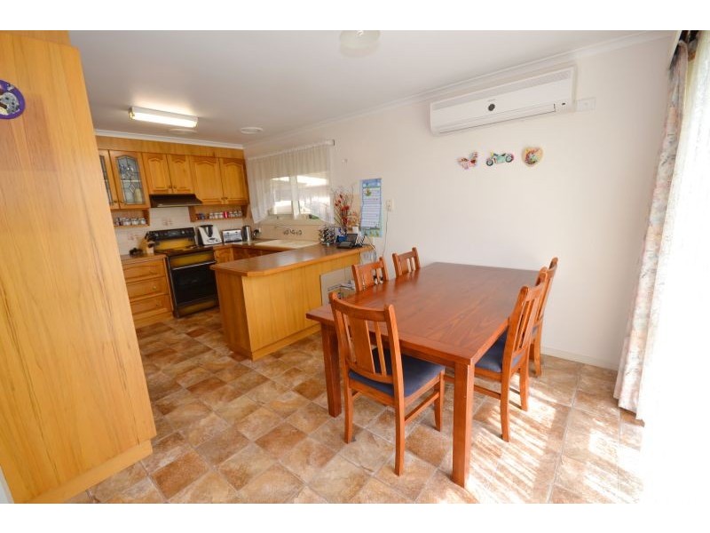 76 Marie Crescent, Wendouree VIC 3355