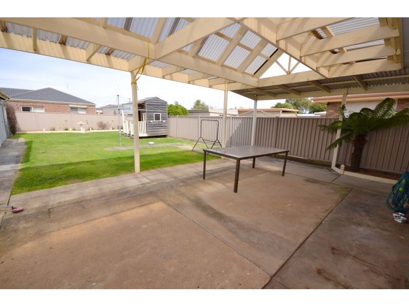 76 Marie Crescent, Wendouree VIC 3355