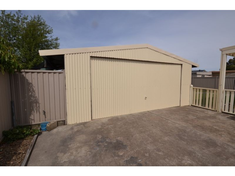 76 Marie Crescent, Wendouree VIC 3355