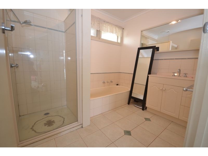 76 Marie Crescent, Wendouree VIC 3355