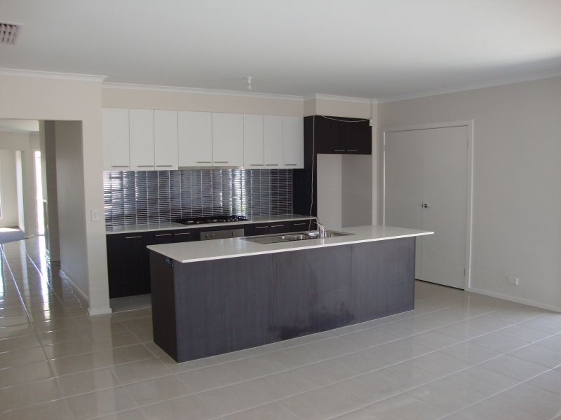 42 Chase Boulevard, Alfredton VIC 3350