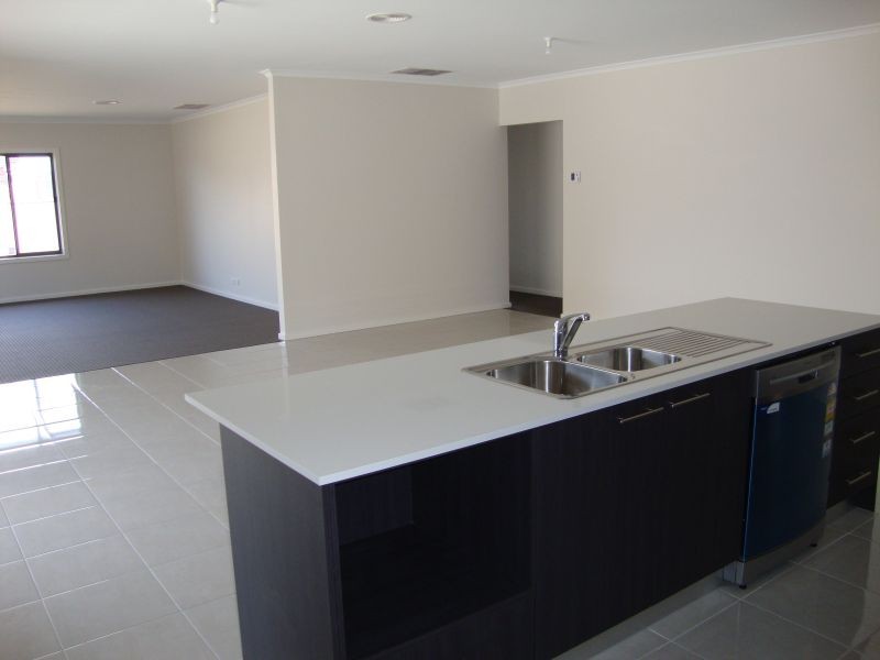 42 Chase Boulevard, Alfredton VIC 3350