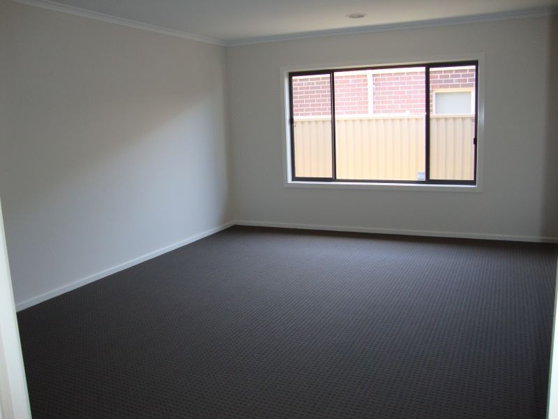 42 Chase Boulevard, Alfredton VIC 3350