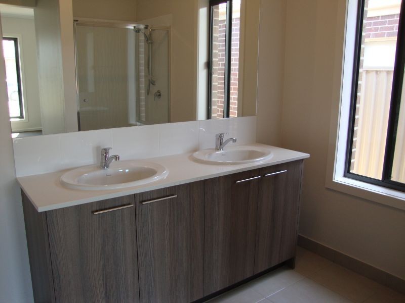 42 Chase Boulevard, Alfredton VIC 3350