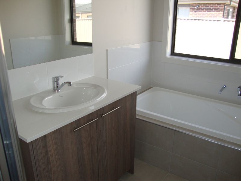 42 Chase Boulevard, Alfredton VIC 3350