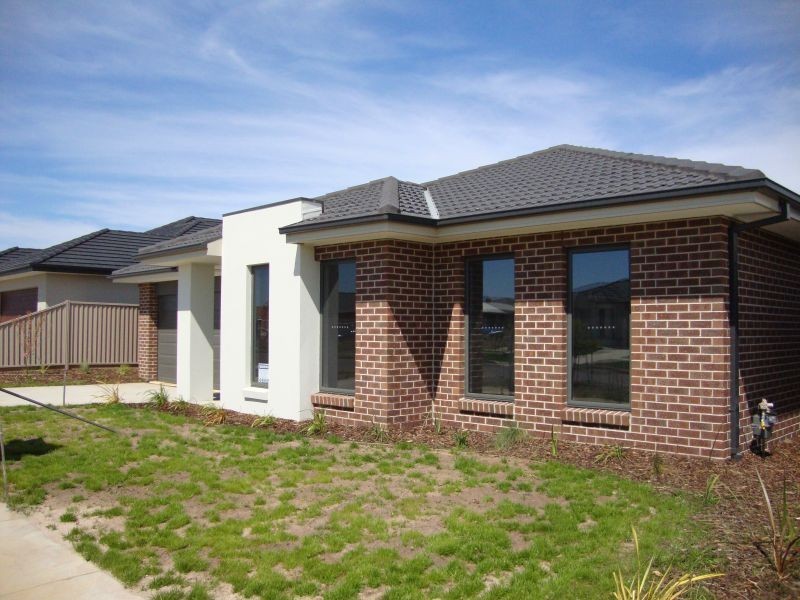 42 Chase Boulevard, Alfredton VIC 3350