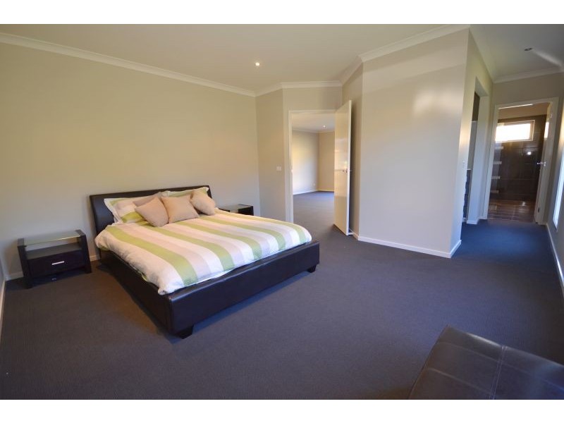 8 Swift Rise, Brown Hill VIC 3350