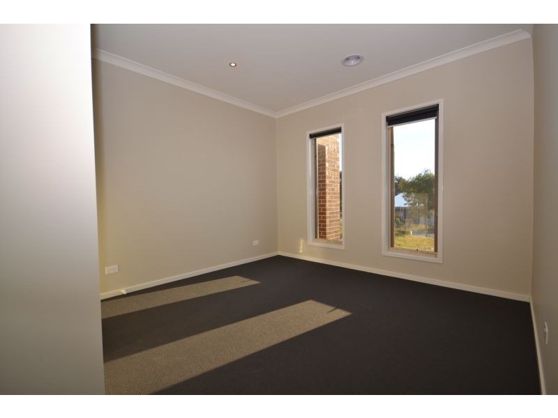 8 Swift Rise, Brown Hill VIC 3350