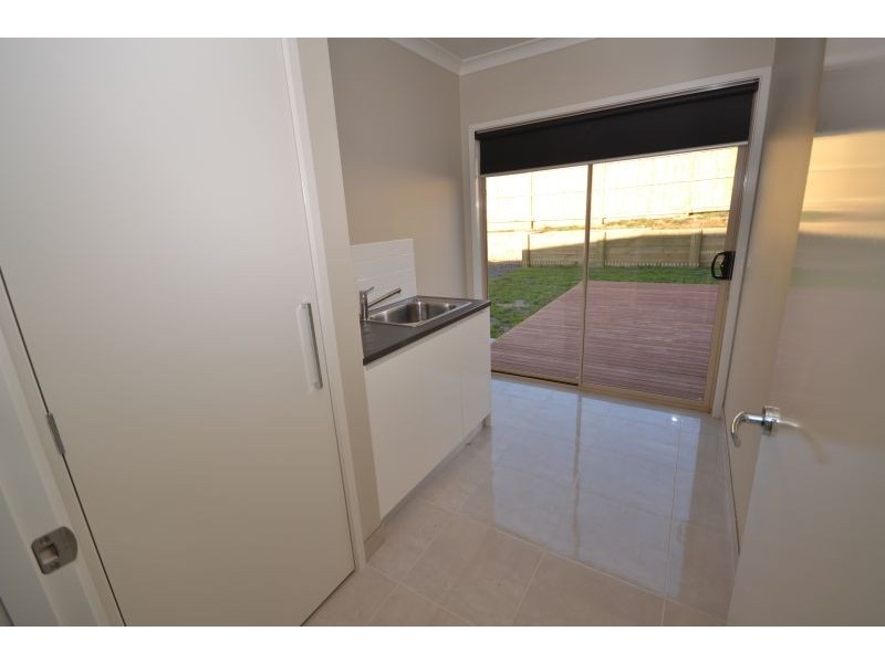 8 Swift Rise, Brown Hill VIC 3350