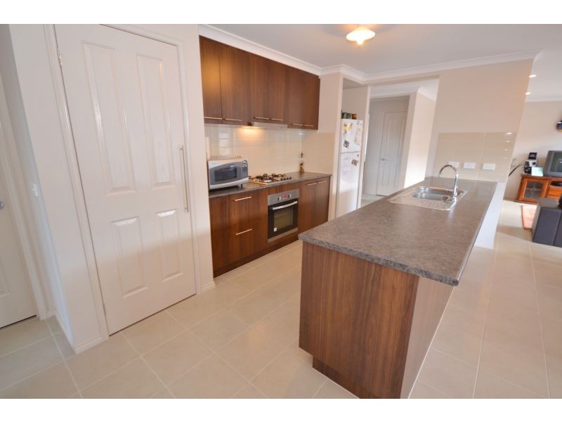 16 Barley Sheaf Drive, Miners Rest VIC 3352