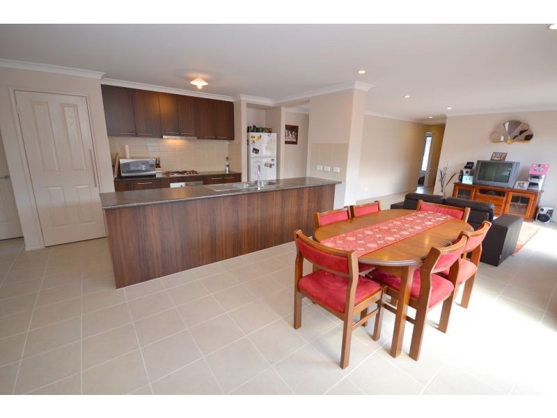 16 Barley Sheaf Drive, Miners Rest VIC 3352