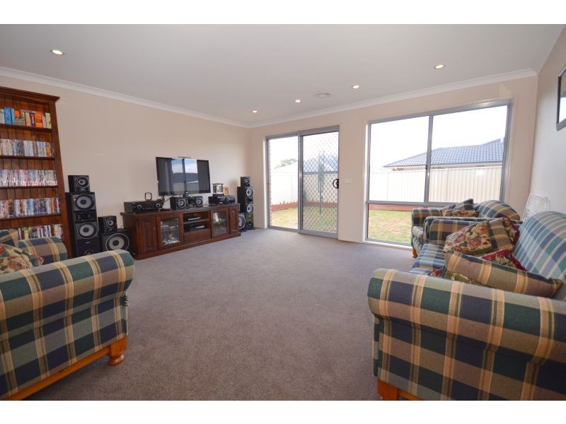 16 Barley Sheaf Drive, Miners Rest VIC 3352