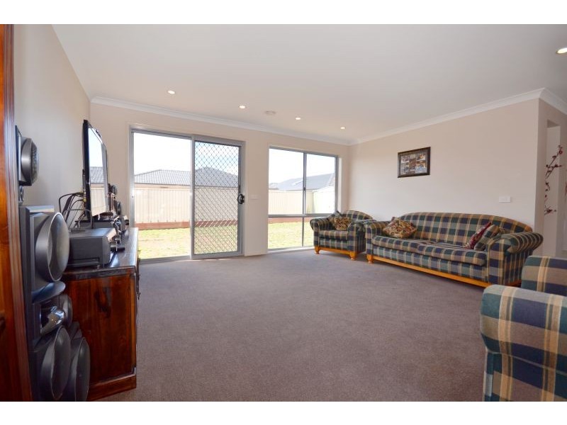 16 Barley Sheaf Drive, Miners Rest VIC 3352