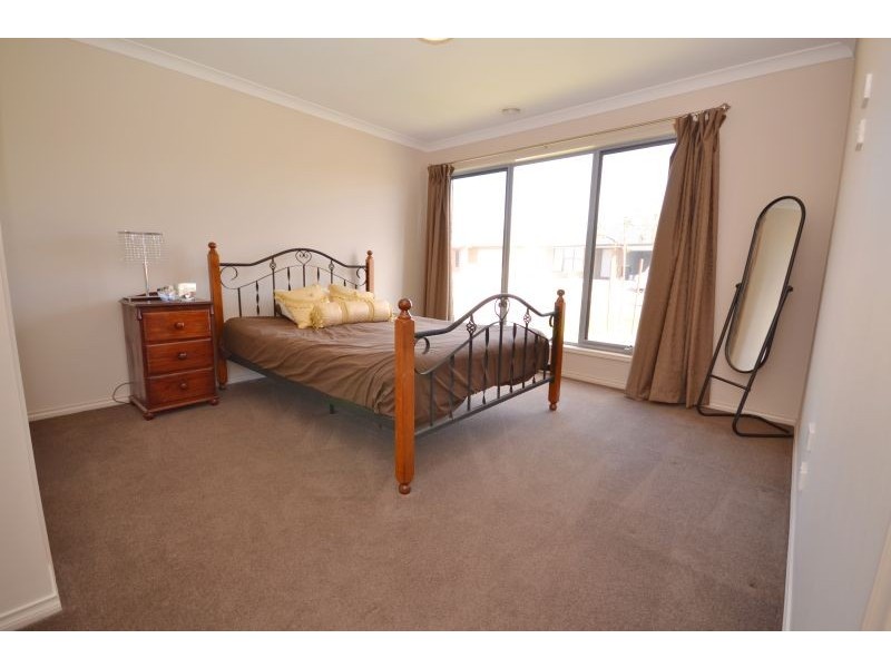 16 Barley Sheaf Drive, Miners Rest VIC 3352