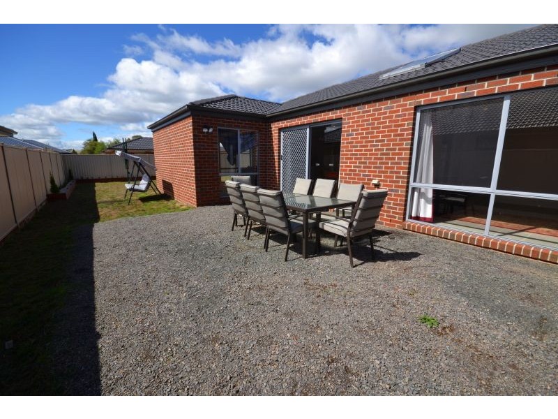 16 Barley Sheaf Drive, Miners Rest VIC 3352