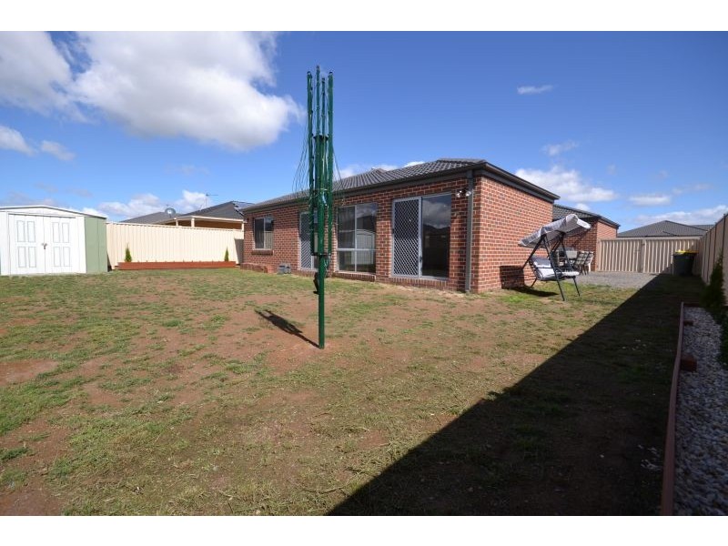 16 Barley Sheaf Drive, Miners Rest VIC 3352