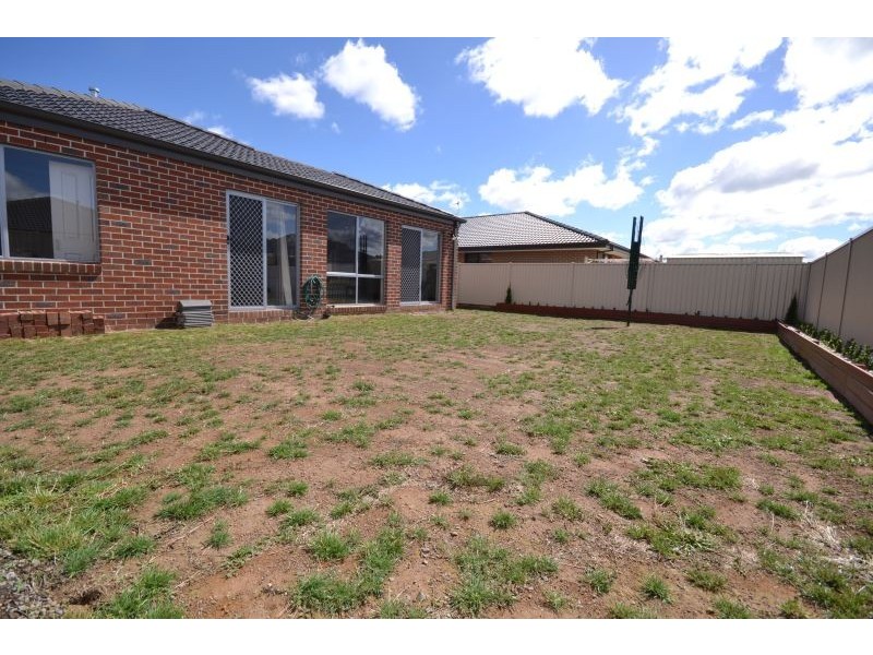 16 Barley Sheaf Drive, Miners Rest VIC 3352