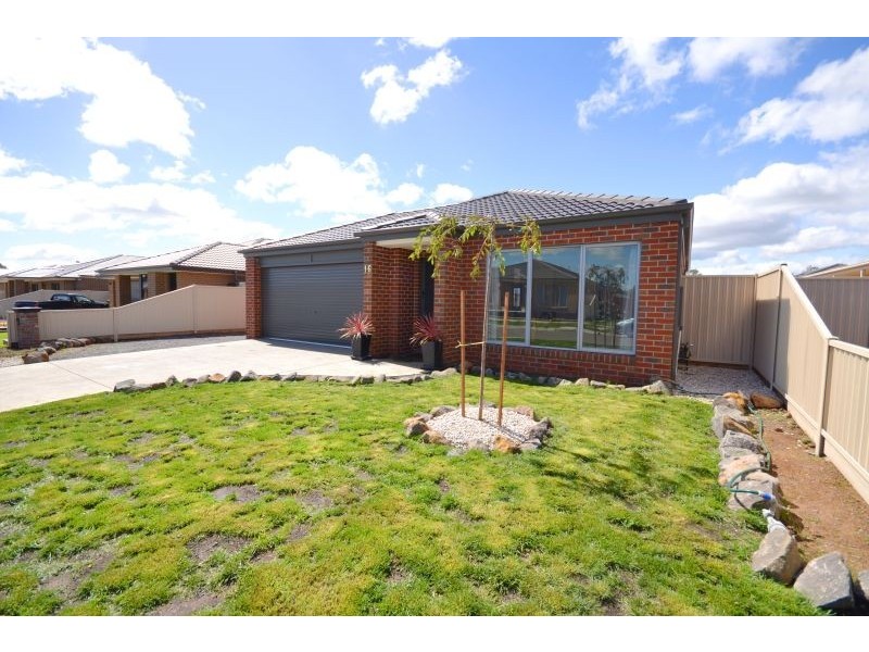 16 Barley Sheaf Drive, Miners Rest VIC 3352
