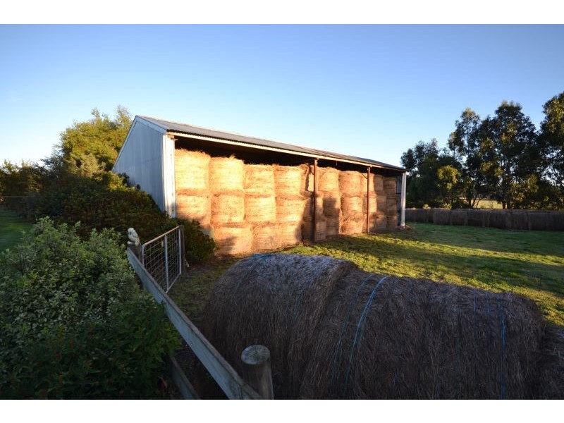 188 Pound Creek Road, Navigators VIC 3352