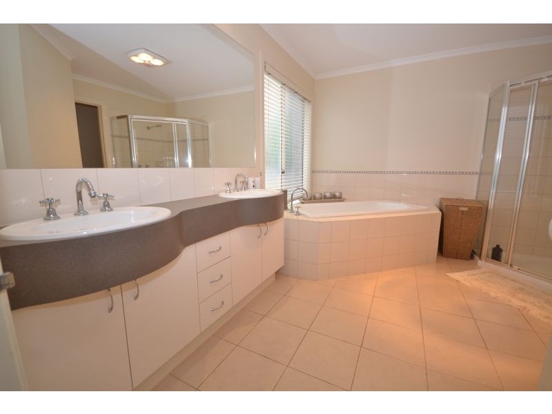 7 Petian Court, Ballarat North VIC 3350