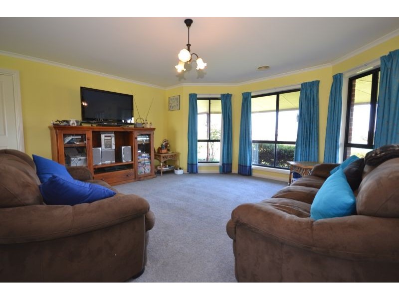 2 McGrath Court, Cardigan VIC 3352