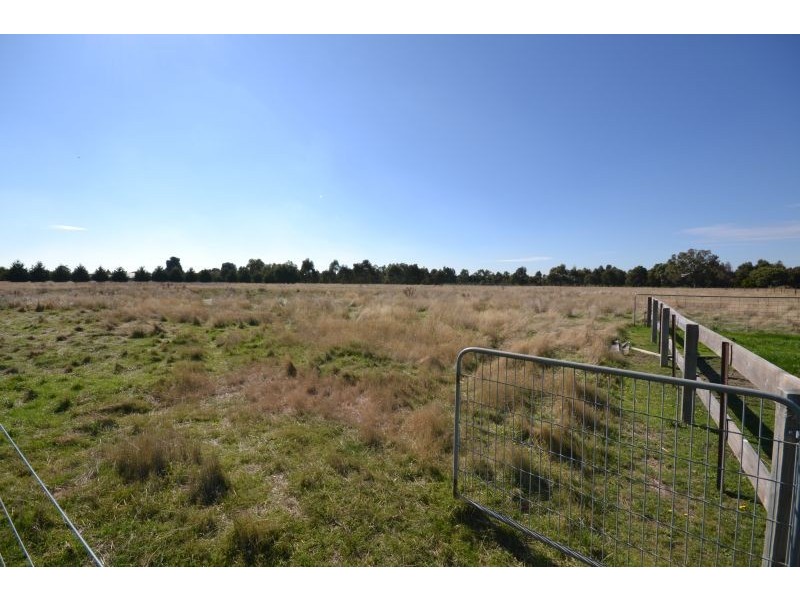 2 McGrath Court, Cardigan VIC 3352