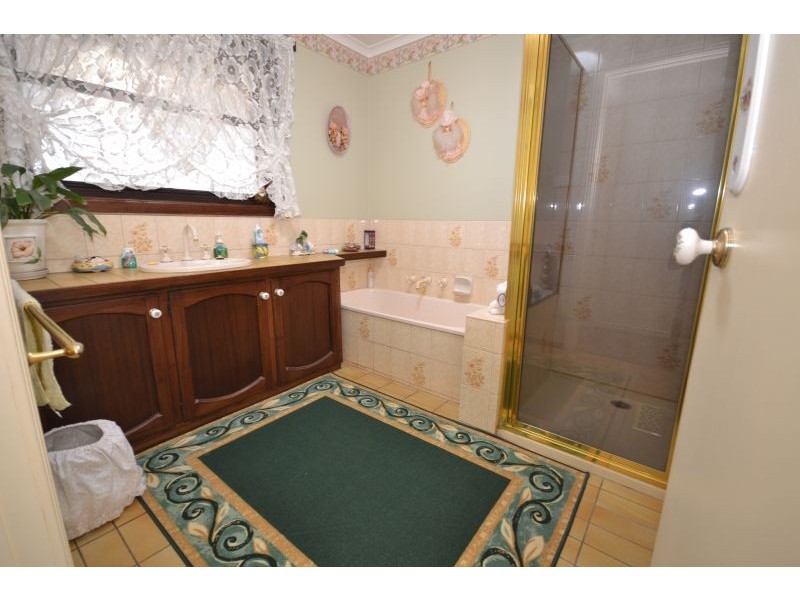 5 Sainsbury Court, Mount Clear VIC 3350