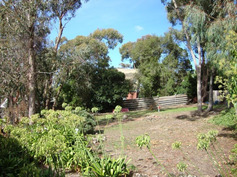 3 Geoffrey Grove, Mount Clear VIC 3350