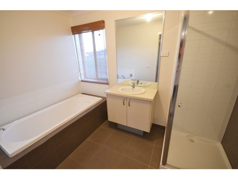 17 Waterside Close, Miners Rest VIC 3352
