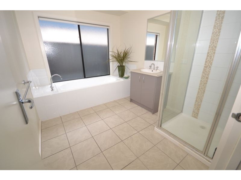 6a Creek Street, Miners Rest VIC 3352