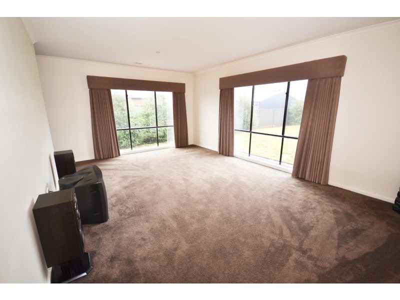 6a Creek Street, Miners Rest VIC 3352