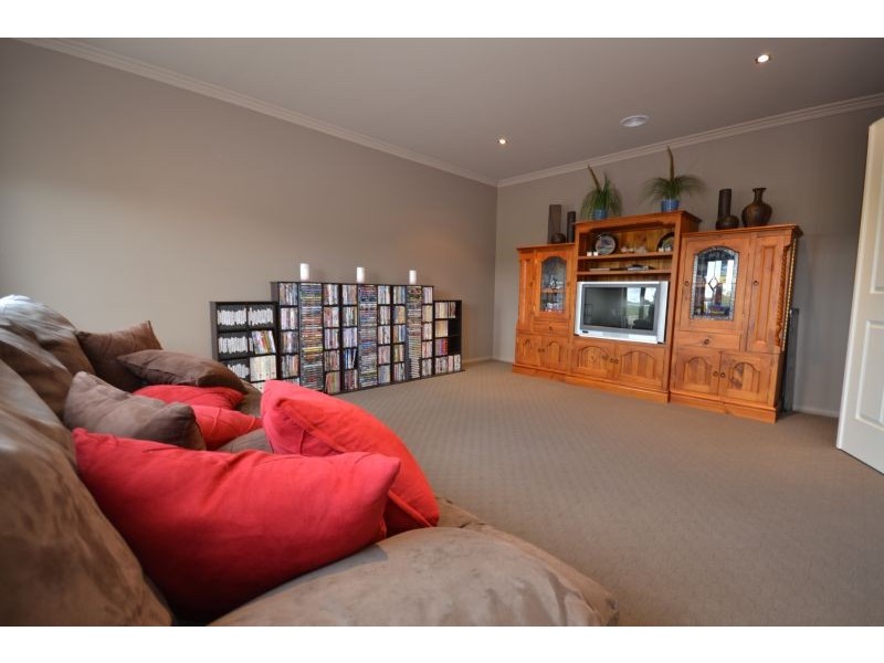 2 Bult Close, Miners Rest VIC 3352