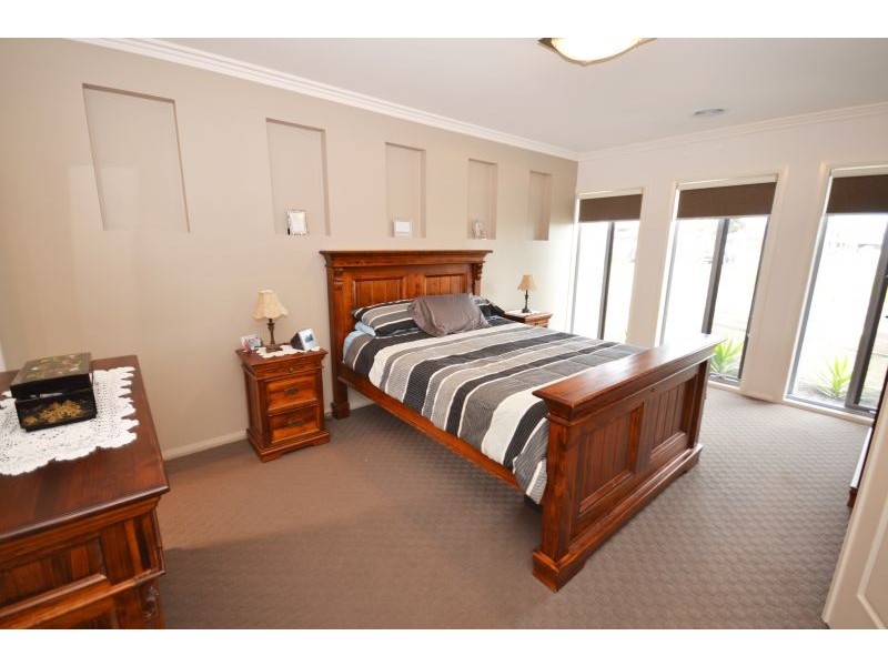 2 Bult Close, Miners Rest VIC 3352