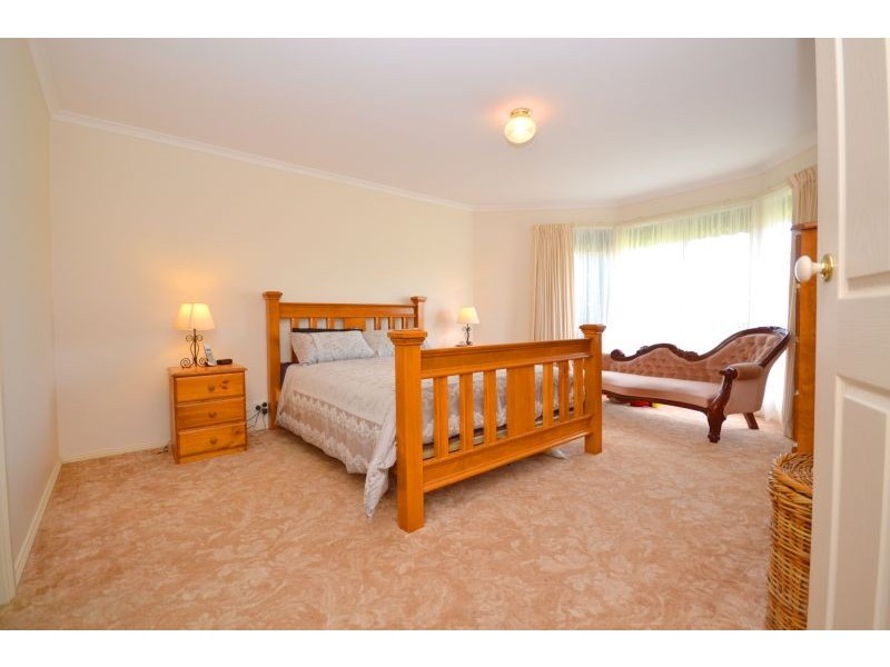 14 Wicklow Drive, Invermay Park VIC 3350