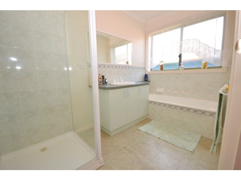 14 Wicklow Drive, Invermay Park VIC 3350