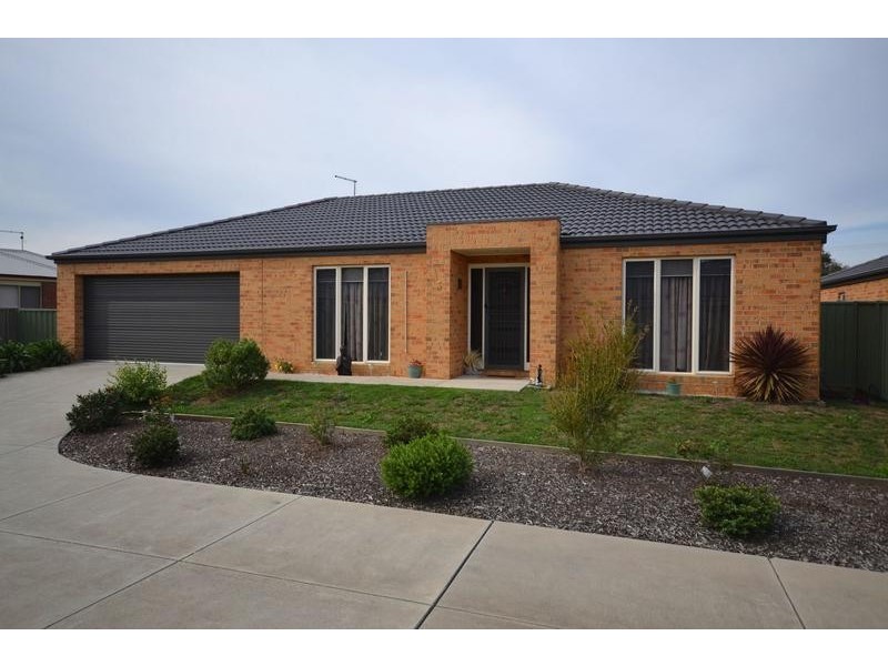 3/16 Carmichael Court, Sebastopol VIC 3356