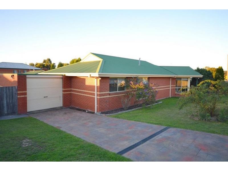 1/106 Whitehorse Road, Mount Clear VIC 3350