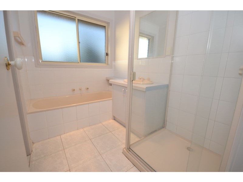 1/106 Whitehorse Road, Mount Clear VIC 3350