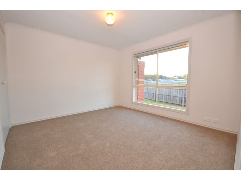 1/106 Whitehorse Road, Mount Clear VIC 3350