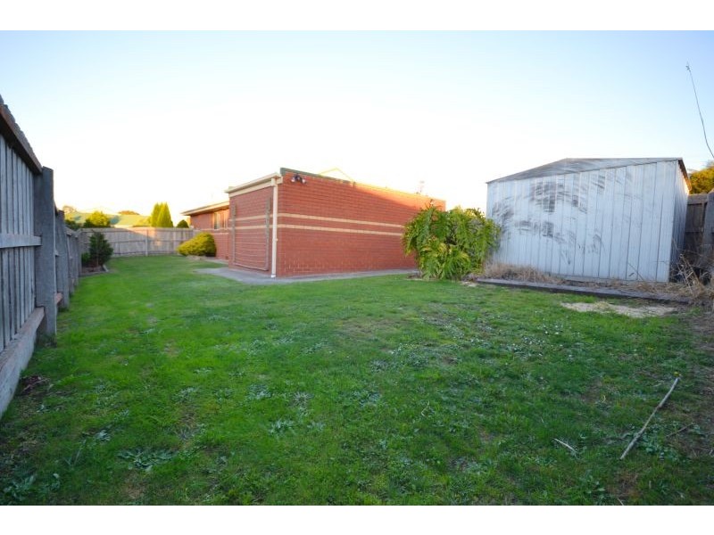 1/106 Whitehorse Road, Mount Clear VIC 3350