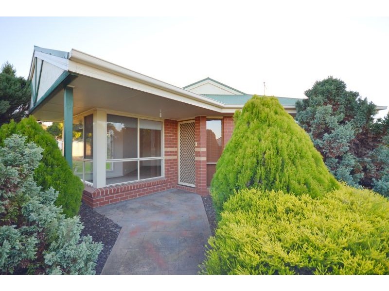 1/106 Whitehorse Road, Mount Clear VIC 3350