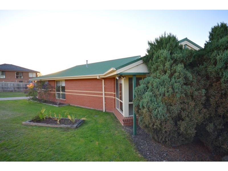 1/106 Whitehorse Road, Mount Clear VIC 3350