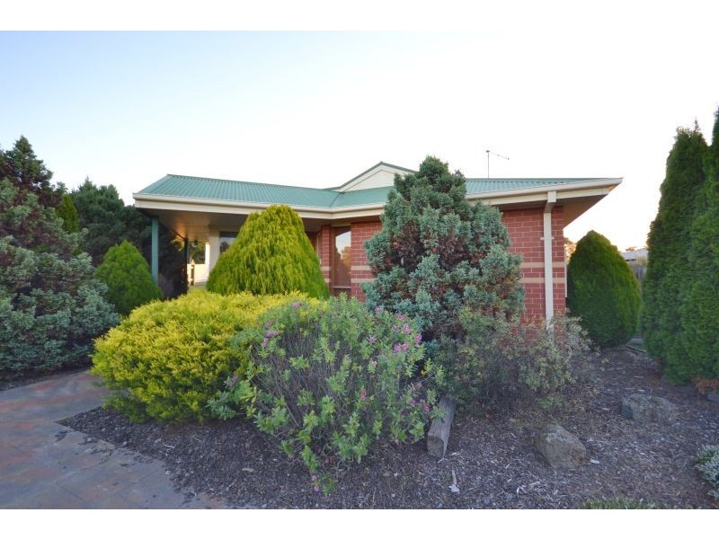 1/106 Whitehorse Road, Mount Clear VIC 3350