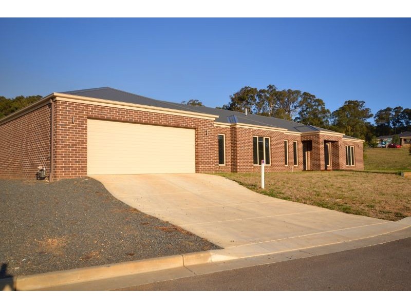 8 Swift Rise, Brown Hill VIC 3350