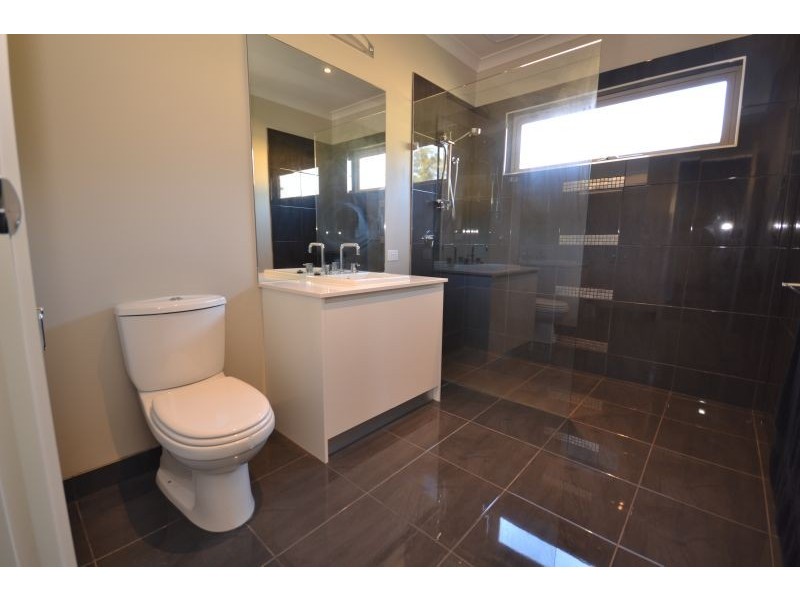 8 Swift Rise, Brown Hill VIC 3350