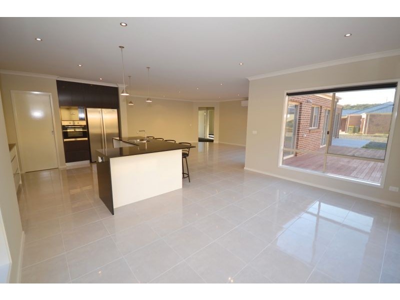 8 Swift Rise, Brown Hill VIC 3350