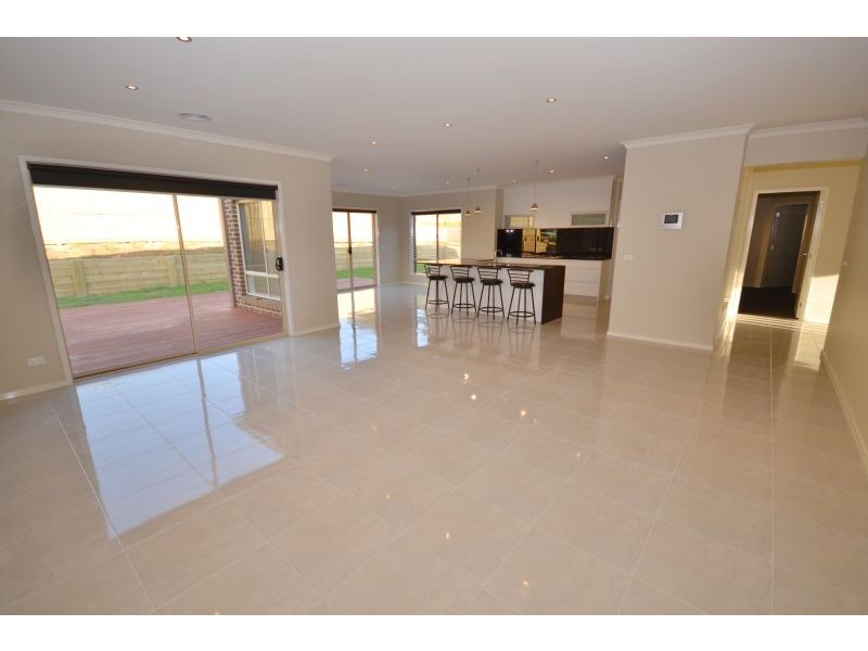 8 Swift Rise, Brown Hill VIC 3350