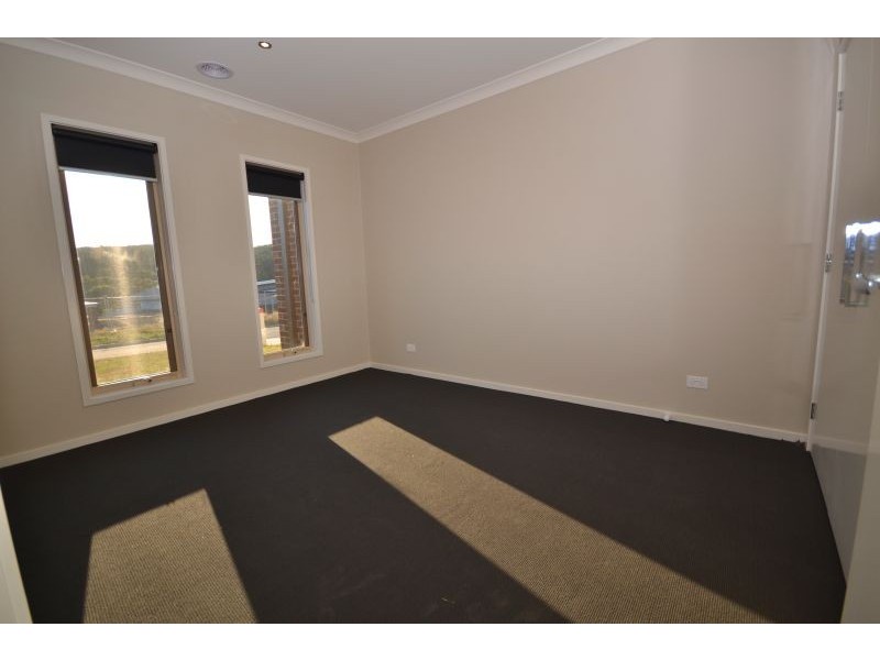 8 Swift Rise, Brown Hill VIC 3350