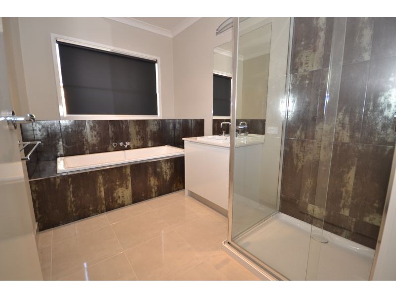 8 Swift Rise, Brown Hill VIC 3350