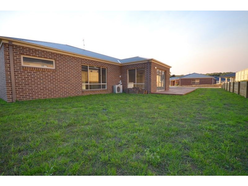 8 Swift Rise, Brown Hill VIC 3350